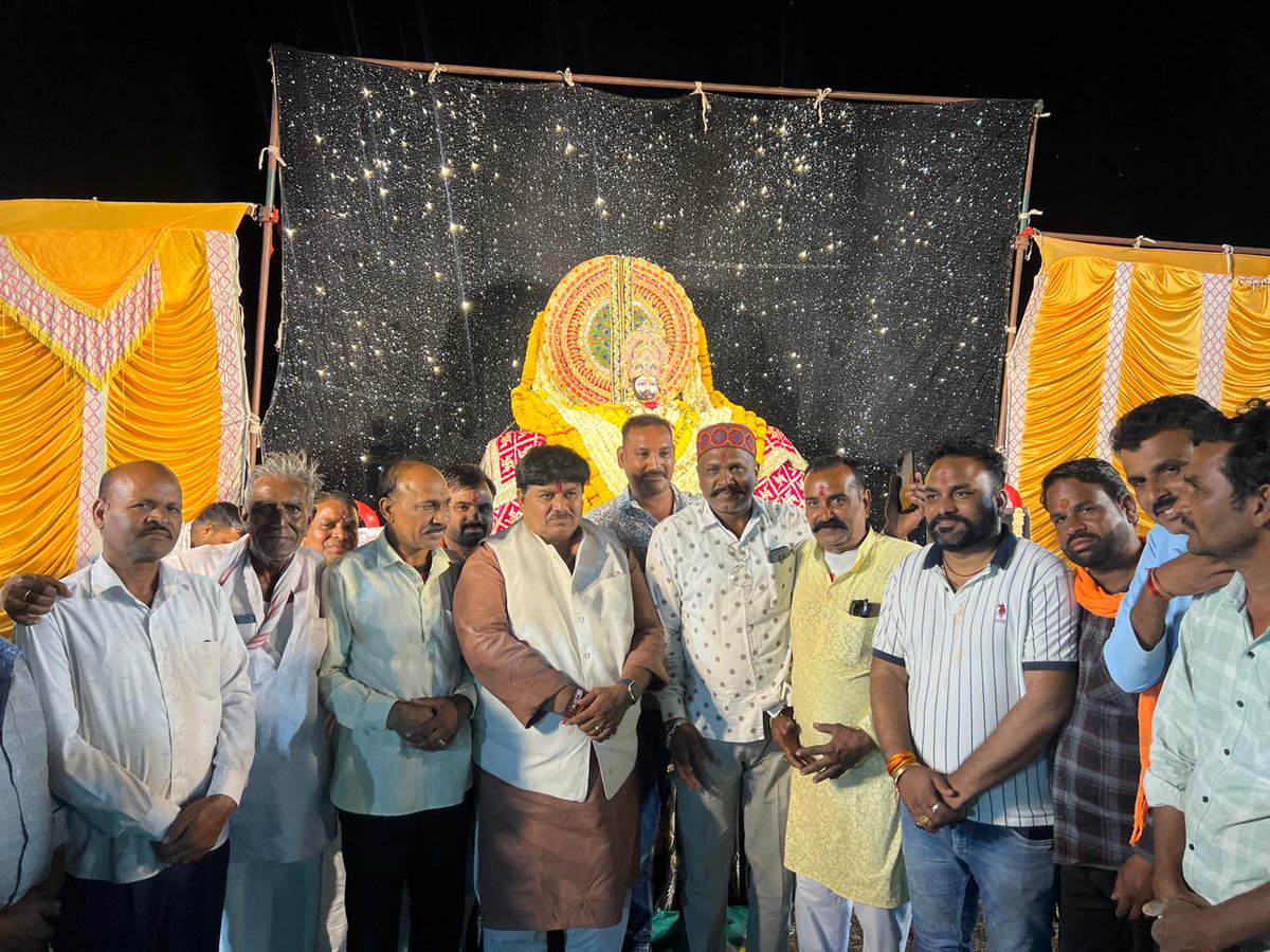 bjpanilfirojiya's tweet image. ऐसे सम्मान समारोह न केवल उनका उत्साह बढ़ाते हैं, बल्कि खेल संस्कृति को भी सशक्त बनाते हैं।
खेल और खिलाड़ियों के पीछे खड़े इन मार्गदर्शकों का सम्मान ही सच्ची खेल भावना है।

#sportsfestival #samman #coaches #sportsteachers #ujjain