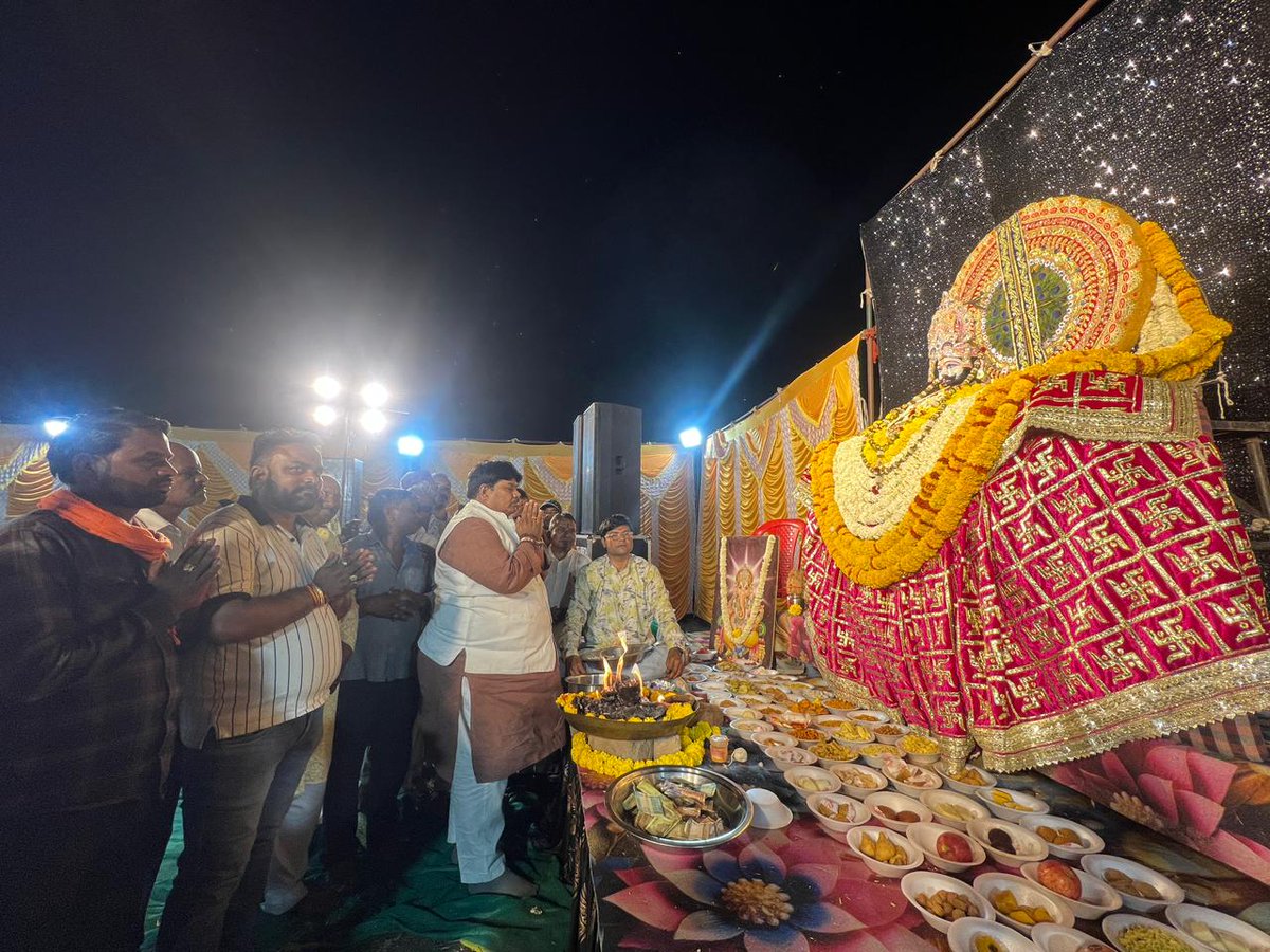 bjpanilfirojiya's tweet image. ऐसे सम्मान समारोह न केवल उनका उत्साह बढ़ाते हैं, बल्कि खेल संस्कृति को भी सशक्त बनाते हैं।
खेल और खिलाड़ियों के पीछे खड़े इन मार्गदर्शकों का सम्मान ही सच्ची खेल भावना है।

#sportsfestival #samman #coaches #sportsteachers #ujjain