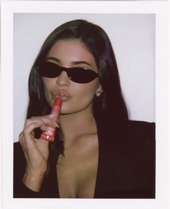 kyliecosmetics's tweet image. something fruity, sweet and extra-hydrating for spring 💋⁠
⁠
shop our pomegranate lip butter at kyliecosmetics.com @ultabeauty!