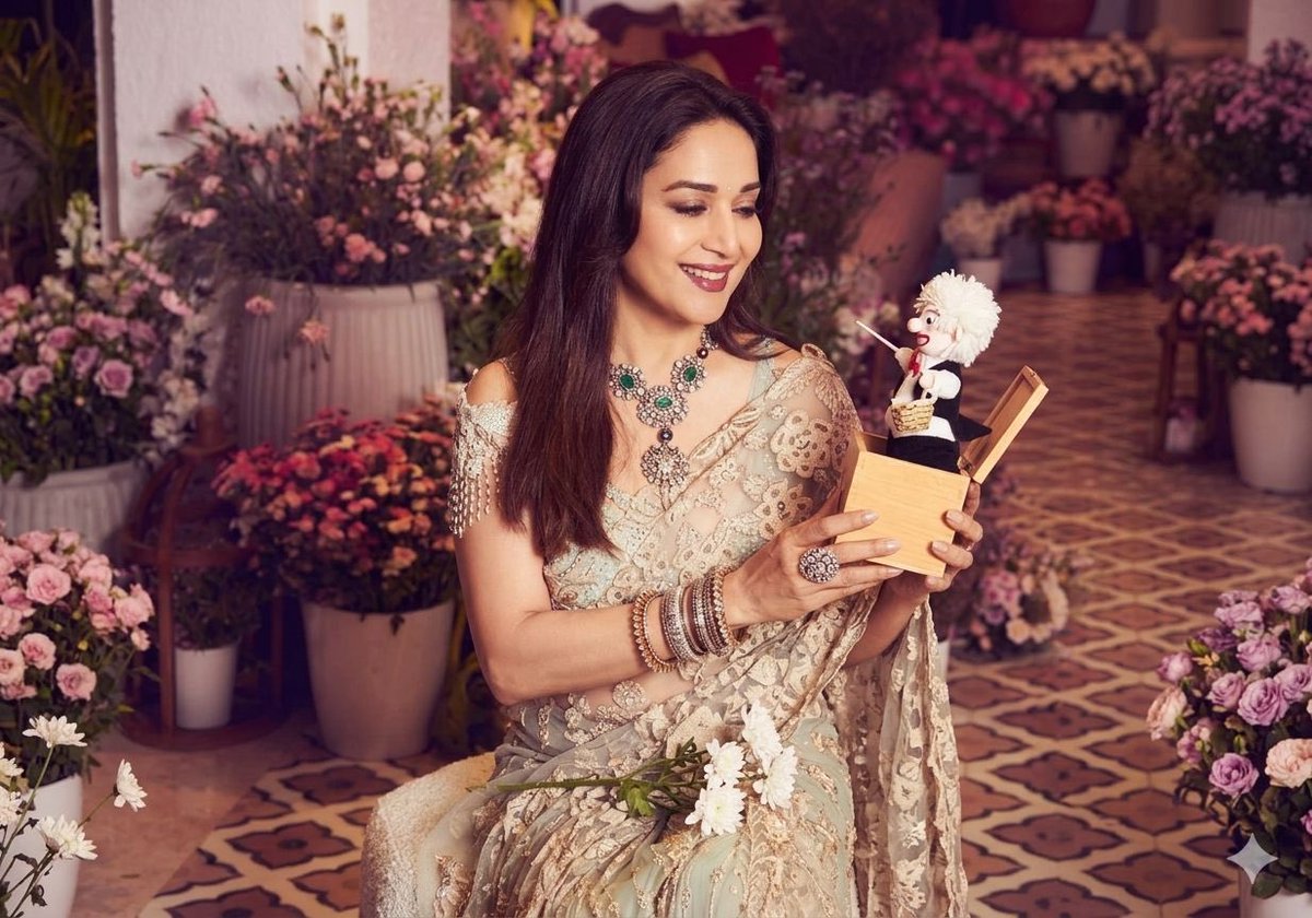 Madhuri Dixit - The Empress tweet media