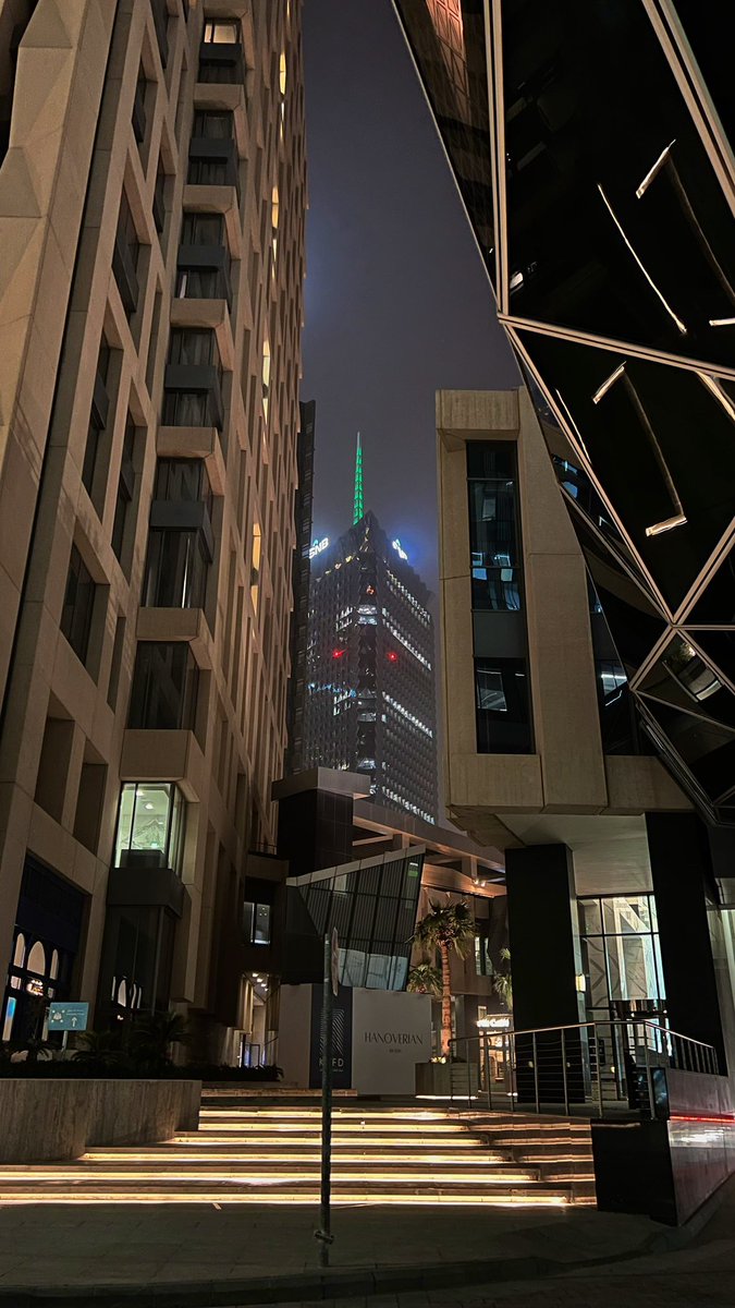 n20___'s tweet photo. امطار الرياض https://t.co/kAgAYU18x5