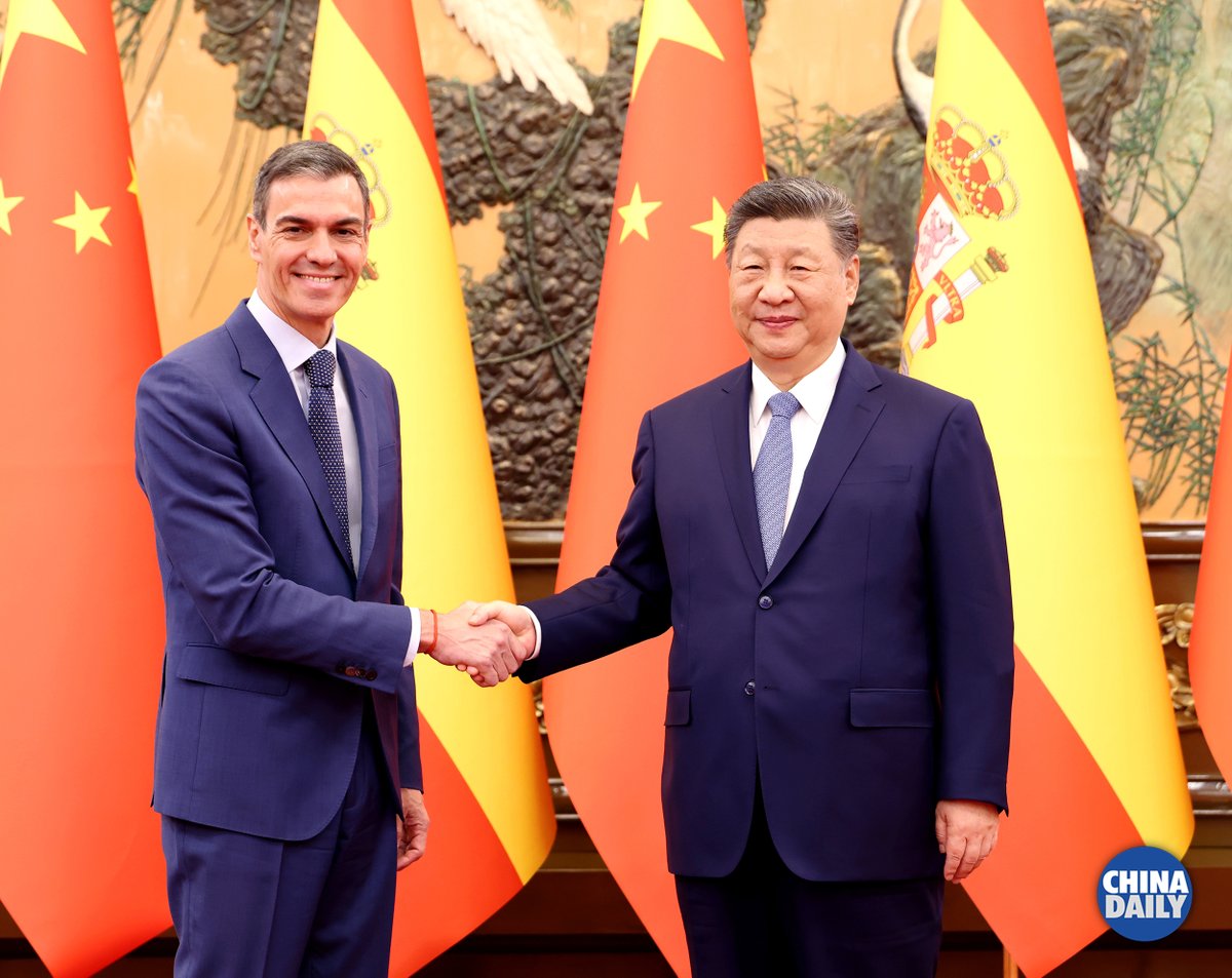 ChinaDaily's tweet image. #China and #Spain expressed on Tuesday their commitment to advancing their ties with strategic resolve and vowed to work together to uphold multilateralism amid threats to the world order. (Photo: Feng Yongbin) bit.ly/3OnmcWY