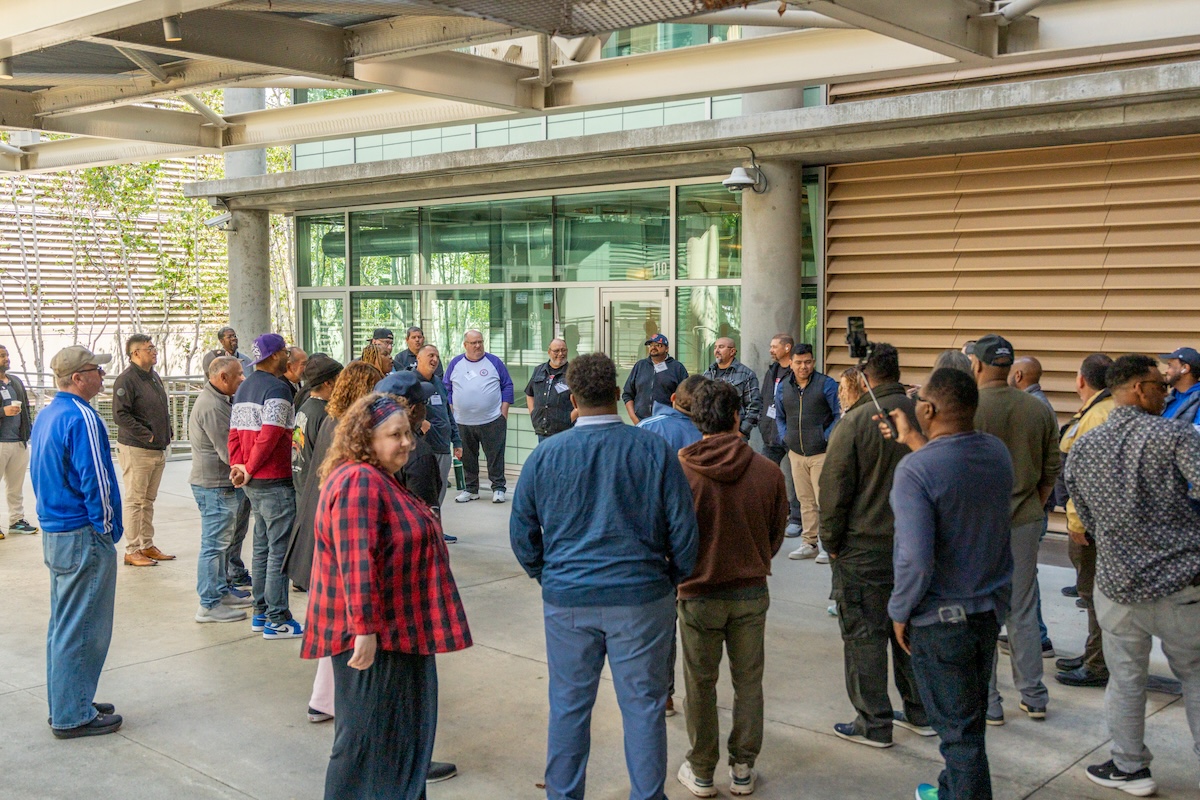 GigUnionSoCal's tweet photo. La Brigada has landed! Dozens of Uber &amp; Lyft drivers from California, Illinois, Minnesota &amp; Massachusetts are here in Cali to learn from each other, build our power and win a union for CA gig workers together! ✊ #CAGigUnion https://t.co/qGko2NqlpD