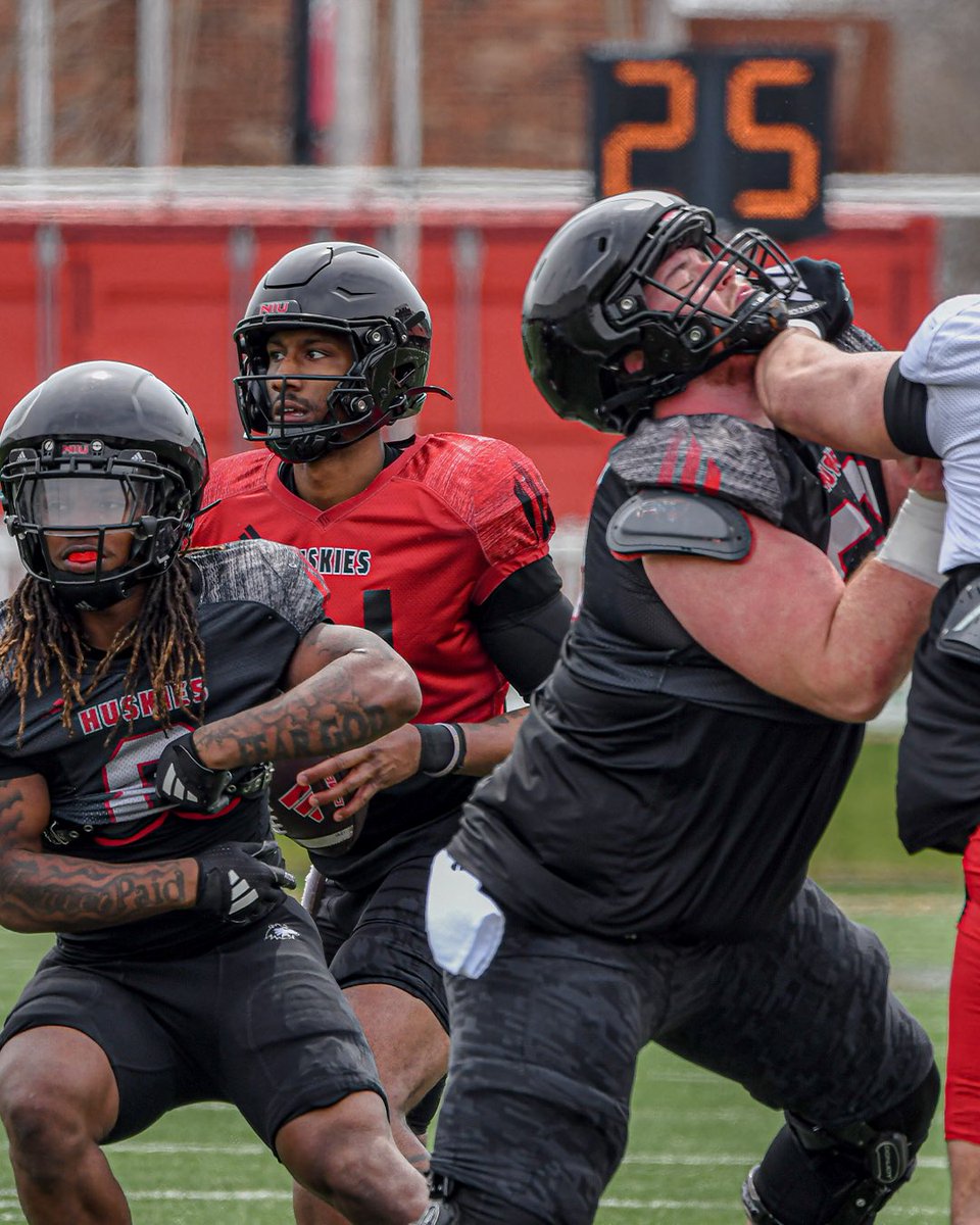 NIU_Football's tweet photo. Iron sharpens iron ⚔️ Strongest together

#USvsthem | #TheHardWay 🦴 https://t.co/4WO7LUgNgy