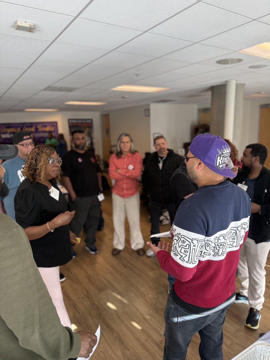 GigUnionSoCal's tweet photo. La Brigada has landed! Dozens of Uber &amp; Lyft drivers from California, Illinois, Minnesota &amp; Massachusetts are here in Cali to learn from each other, build our power and win a union for CA gig workers together! ✊ #CAGigUnion https://t.co/qGko2NqlpD