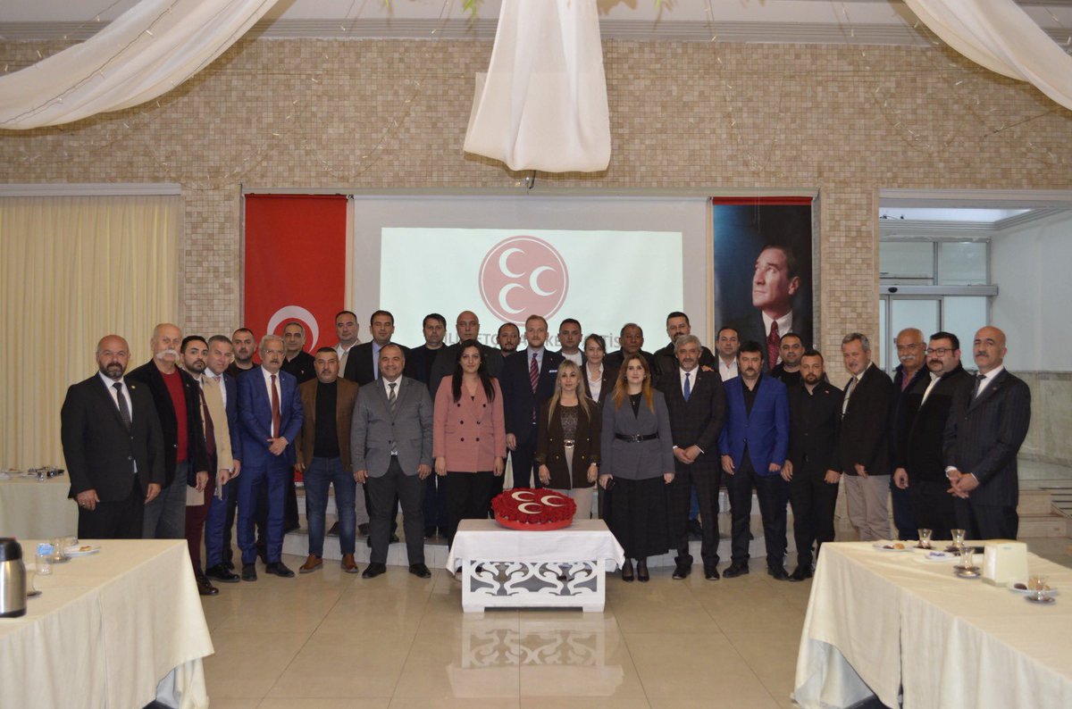 burakdemireltr's tweet photo. 13.04.2026 tarihli İl Yönetim Kurulu ve Divan Toplantımızı gerçekleştirdik.
Muğla’mızın 13 ilçesinde yürüttüğümüz teşkilat çalışmalarını değerlendirdik, sahadan gelen her sesi, her talebi istişare ederek önümüzdeki sürecin yol haritasını birlikte şekillendirdik.
Bu güzel şehrin her köşesine dokunma gayesiyle; gönül gönüle, omuz omuza yürümeye devam ediyoruz.
Birlik ve beraberlik içinde, Liderimizin izinde, davamızın emrinde Muğla için çalışmayı sürdürüyoruz. 🇹🇷