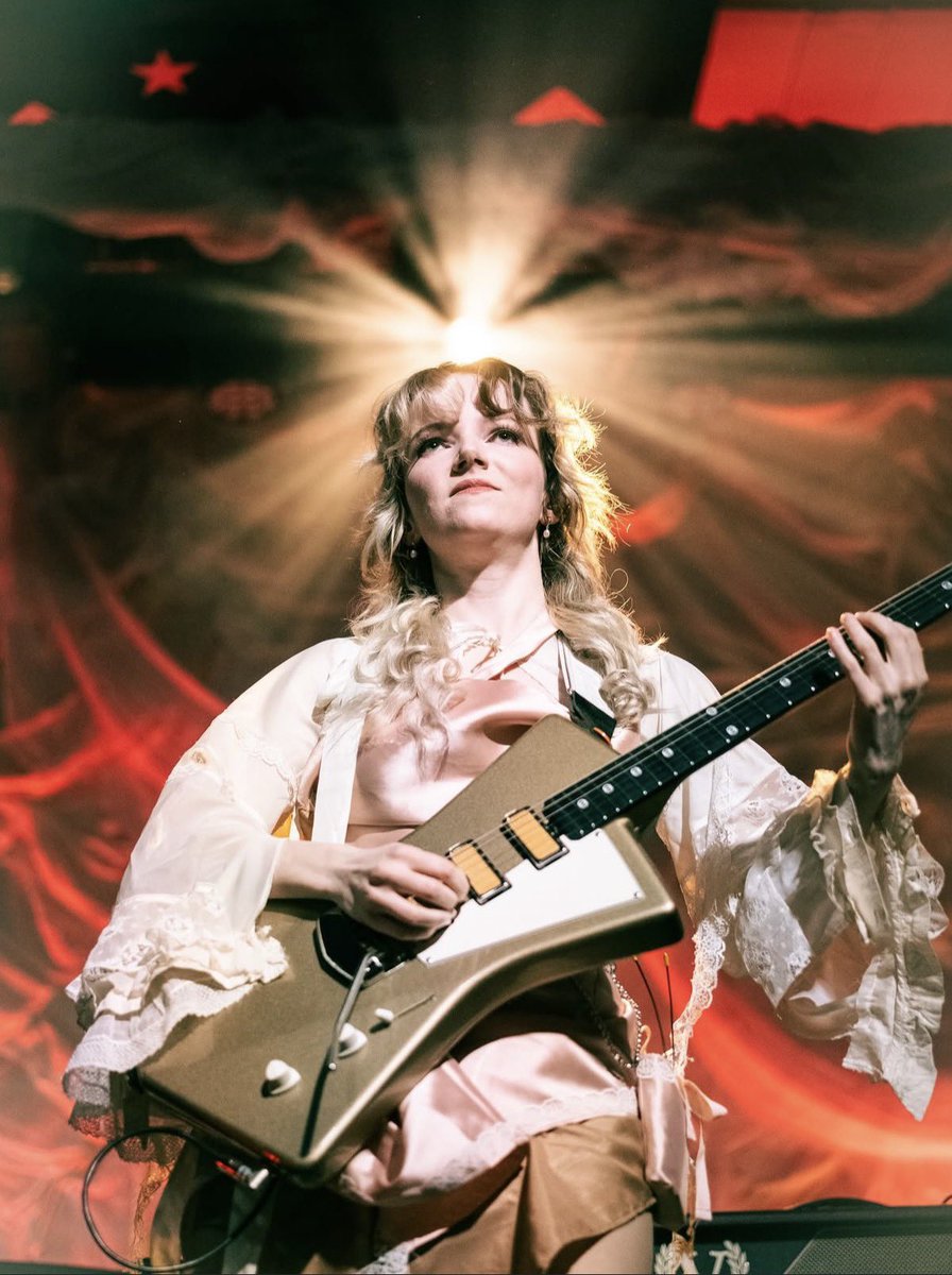 emily daily 🏹 (@dailyemilyr) on Twitter photo 