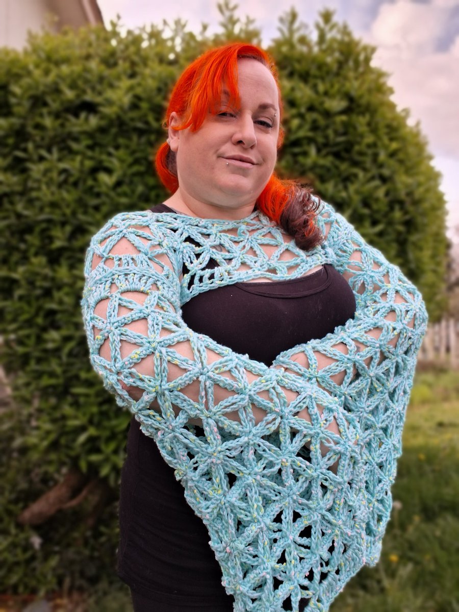 KaTapillars_Art's tweet image. I love this design so much! Its so fun to wear too! It's so silky feeling!

Pattern testing for @Starlilylady

Pattern coming soon,
Video pattern available on her Patreon

#crocheting #springvibes🌸 #croptop #floweroflife #handmade