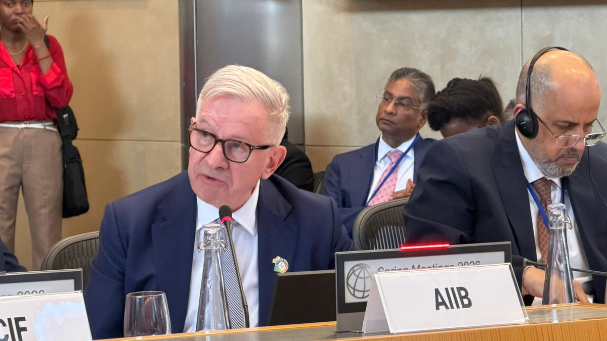 V20Group's tweet photo. @TheOPECFund @MohamedNasheed Sir Sherard Cowper-Coles, Vice President of the Asian Infrastructure Investment Bank (AIIB): The most effective financing follows a country's own plan. #ClimateProsperityPlans offer exactly this. AIIB is committed to working within that sequence, not around it. https://t.co/oHJps8RShh