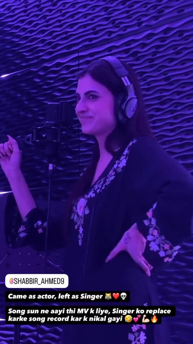 goofybutgutsy's tweet photo. From 👉 Heroine bnane aayi thi kambhakt pura ka pura cinema bn gyi
To Updated Version ���
Heroine bnkr aayi thi कम्बख्त singer bnkr chli gyi 🤣❤️❤️ 
@Farrhana_bhatt singer mode ne mv m sab kuch upgrade kar diya 👉👈❣️
#FarrhanaBhatt #FarrhanaRebellions https://t.co/179jPK33k5