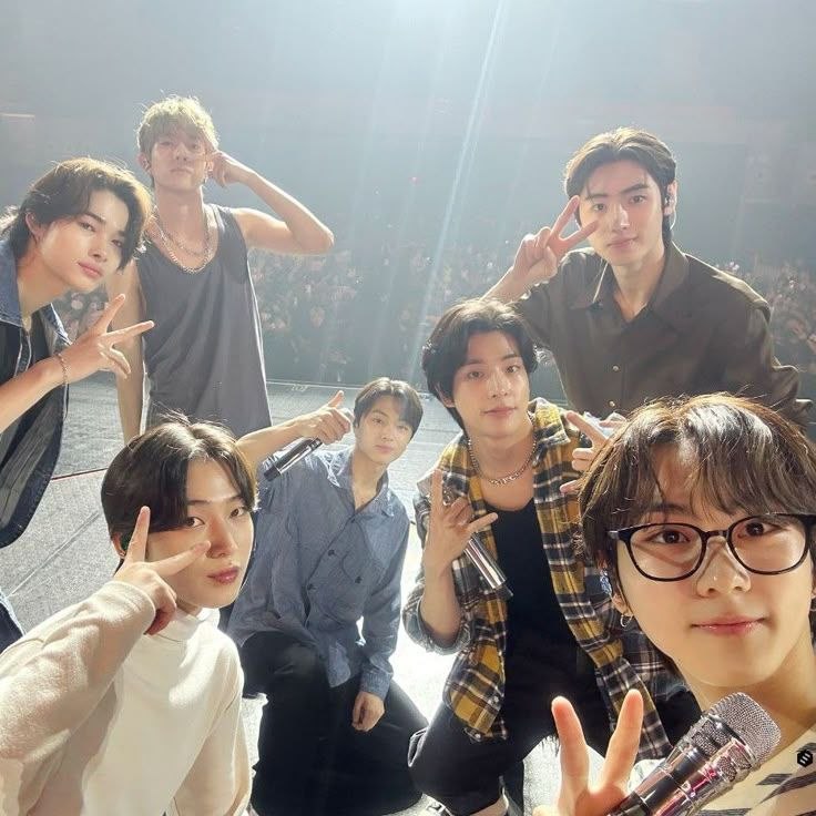 ENHYPEN IS 7 tweet media