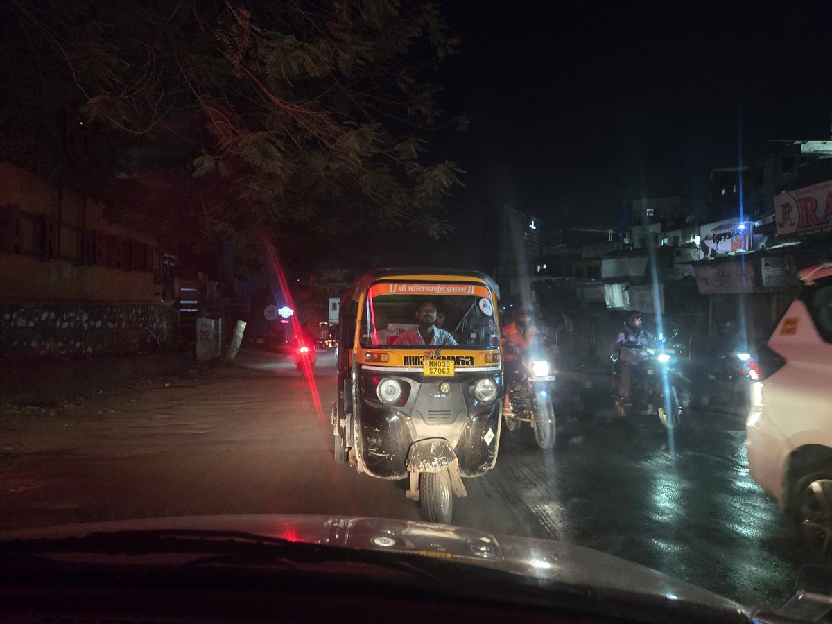 george_grace_87's tweet photo. @MTPHereToHelp
Location: Kailash Business Park, Hiranandani Link Rd

MH03DS7063

Driving on wrong side and blocking traffic. Shut his auto in the middle of the road to block me from moving ahead and started abusing.

It's a daily issue with these auto drivers at Hiranandani. https://t.co/niChzIuXaZ