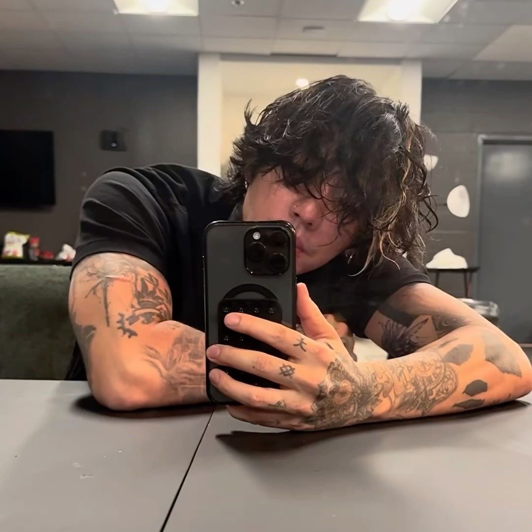 𝔞𝔯𝔬🕷️𝐓𝐇𝐄 𝐒𝐇𝐎𝐖 tweet media