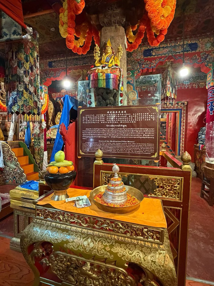 lhuboom's tweet photo. རྗེ་བླ་མ་ཙོང་ཁ་པ་མཆོག་གིས་ལེགས་བཤད་གསེར་གྱི་ཕྲེང་བ་རྩོམ་ས་རྭ་སྟོད་དགོན། སྐྱོར་མོ་ལུང་དགོན་པའི་ཏིང་འཛིན་ཀ་བ། དགའ་གདོང་དགོན་པའི་རྟེན་གཙོ་འཇམ་དབྱངས་གསུང་འབྱོན། https://t.co/jSY8w5CSed