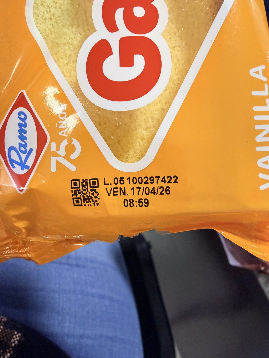 Macamialvaca's tweet photo. @RamoColombia 

Señores ramo realice la compra de estos productos en el municipio de Madrid y están aún con fecha vigente y me salieron 5 en estas condiciones https://t.co/b9wh4AoPtJ