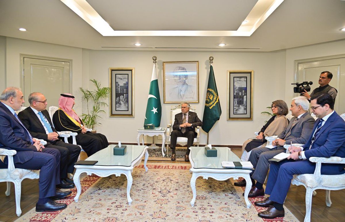 a_albander's tweet photo. اجتماع تشاوري لكبار المسؤولين بين السعودية، ومصر، وباكستان، وتركيا. 🇸🇦 🇪🇬 🇵🇰 🇹🇷 

الأمير الدكتور عبدالله بن خالد بن سعود الكبير مدير عام الإدارة العامة لتخطيط السياسات يشارك في الاجتماع الافتتاحي لكبار المسؤولين في الإطار التشاوري الرباعي. https://t.co/CUnbBkS2Tn