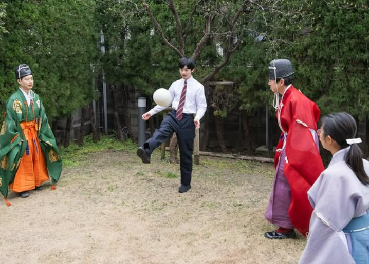 Monarchies2000's tweet photo. Le 📷 Kunaicho a publié des tranches de vie du prince héritier Hisahito d'Akishino, 19 ans, espoir de la dynastie, sur le compte Instagram de la Maison impériale du #Japon.  #monarchy #monarchie #Japan 👑🇯🇵 https://t.co/bs0QUnsv8C