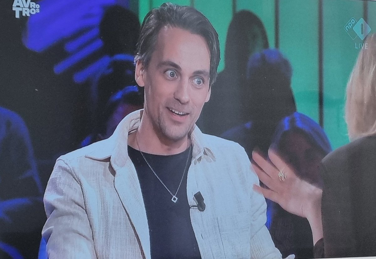 Soul7Food's tweet photo. #Eva #Jinek lijkt steeds meer op Van Nieuwkerk's #dwdd
De technerd heeft ze alvast overgenomen... https://t.co/9ca1kzUgFM