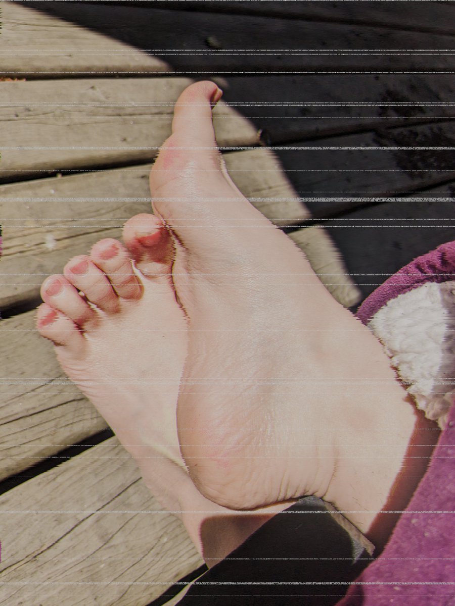 ArchFootQueen's tweet photo. It was so nice out that I decided to go dry off outside! 17 more exclusive pics on my OnlyFans, with more videos to come soon!
https://t.co/WnfuSYQTY0 https://t.co/xHPHLX0MgZ