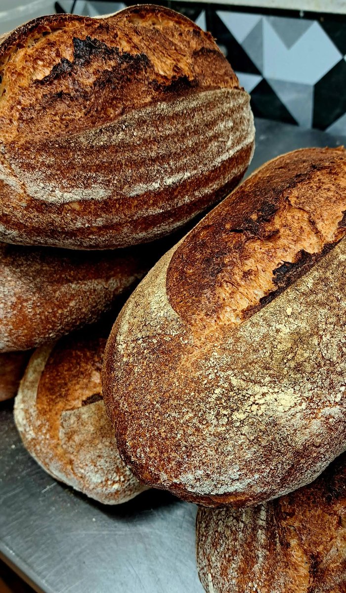 Ivycottagebaker's tweet photo. Give us this day our daily #ivycottagebaker bread selection
#bread #kingofthetable #onemanandhisbread https://t.co/32dNySPl9L