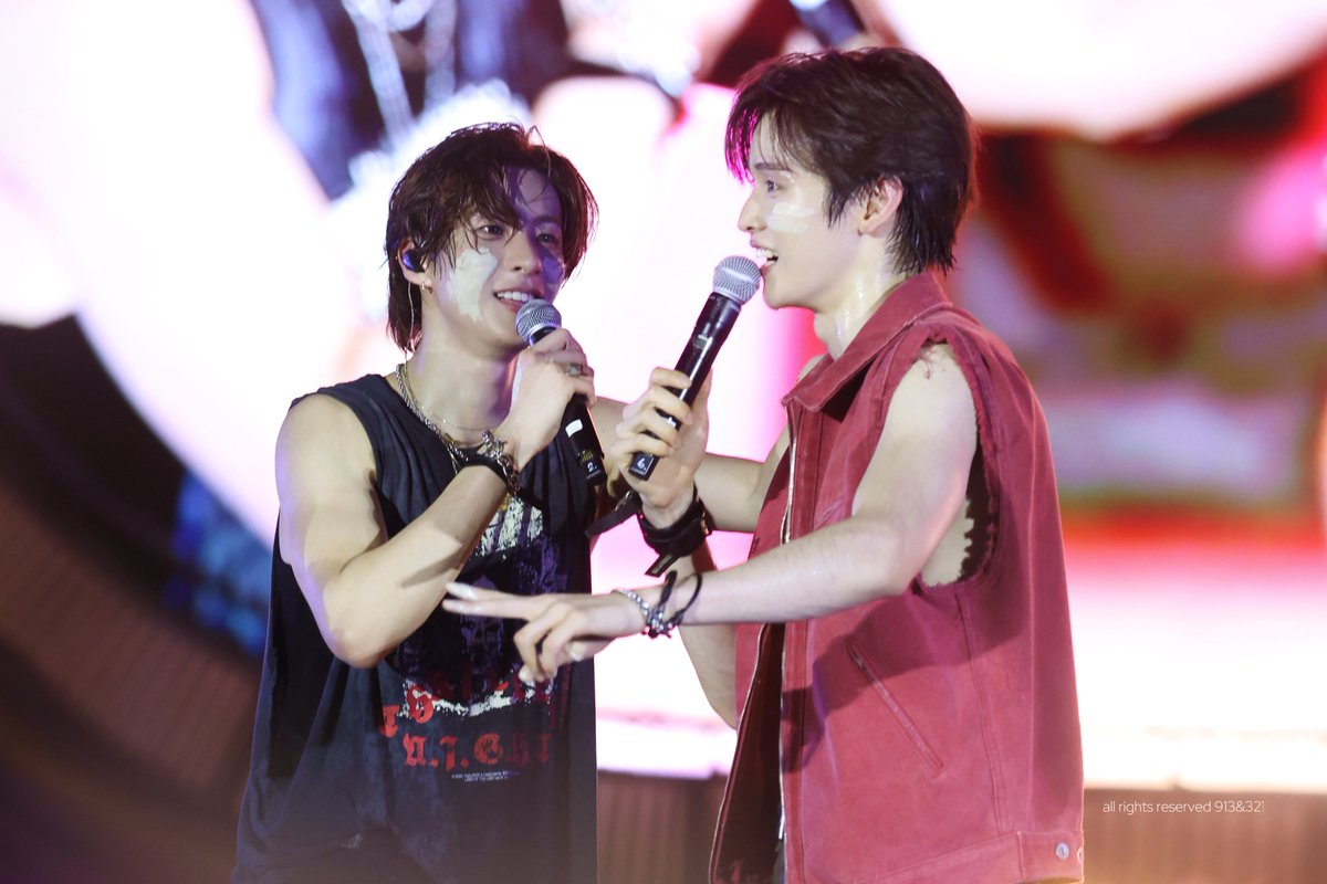 𝖱𝖮𝖲𝖤 tweet media