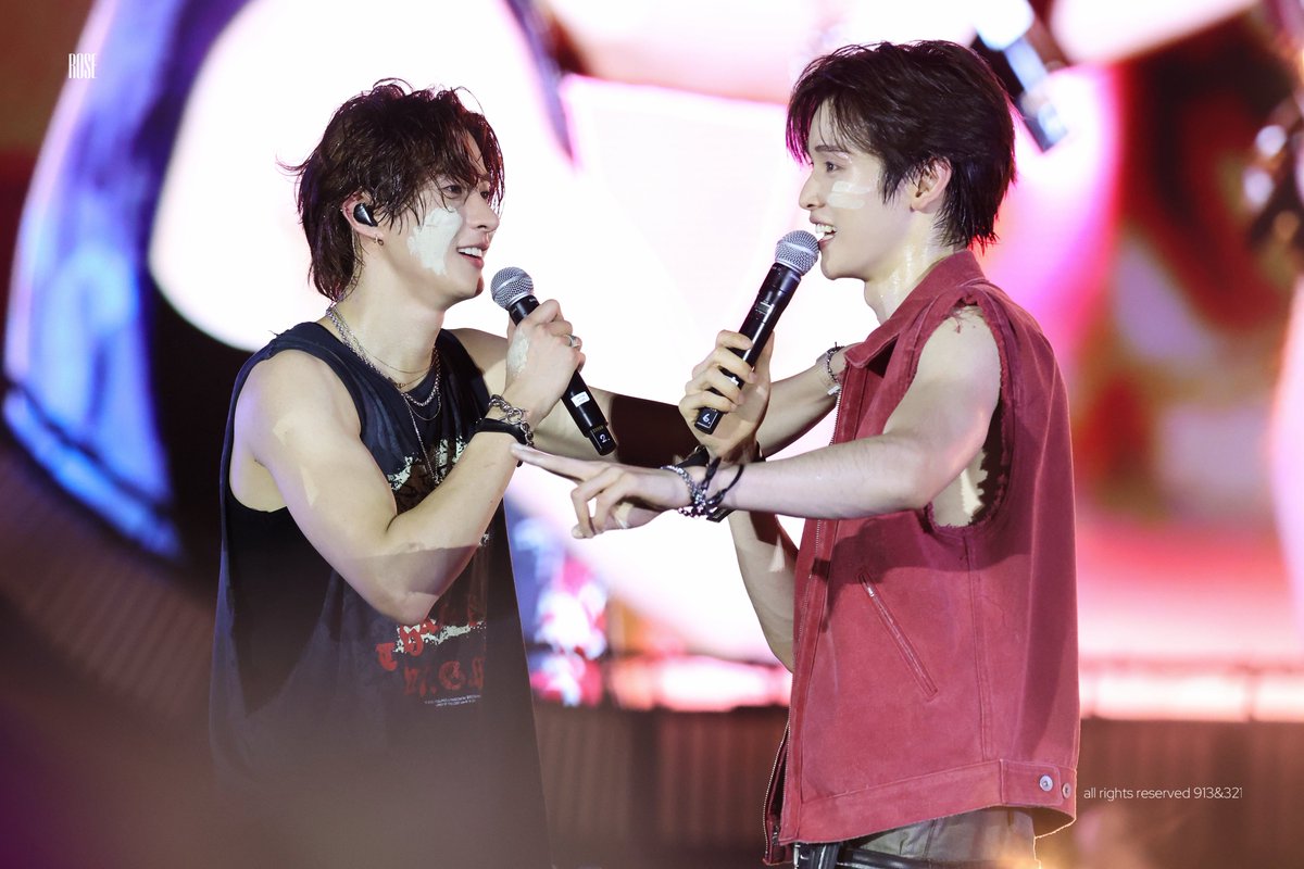 𝖱𝖮𝖲𝖤 tweet media