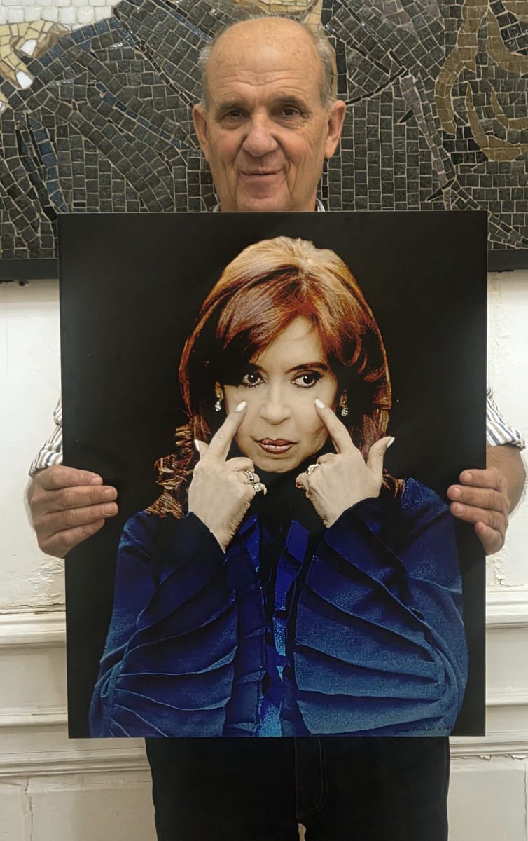 Moskou_K's tweet photo. Uno que no tiene miedo de decir CRISTINA LIBRE.
Compañero Pablo Javier Zurro, 100% lealtad a La Jefa ✌🏻 https://t.co/zayjs4PxIJ