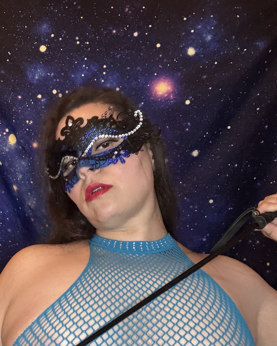 Laspacedust's tweet photo. Make me your dirty girl. Wouldn’t you love to have me on my knees? https://t.co/qmYxQxIgKL #onlyfans #naughty #bbw #curvy https://t.co/mZKBxLqKWc