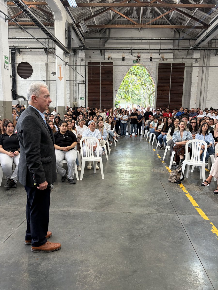 Álvaro Uribe Vélez tweet media