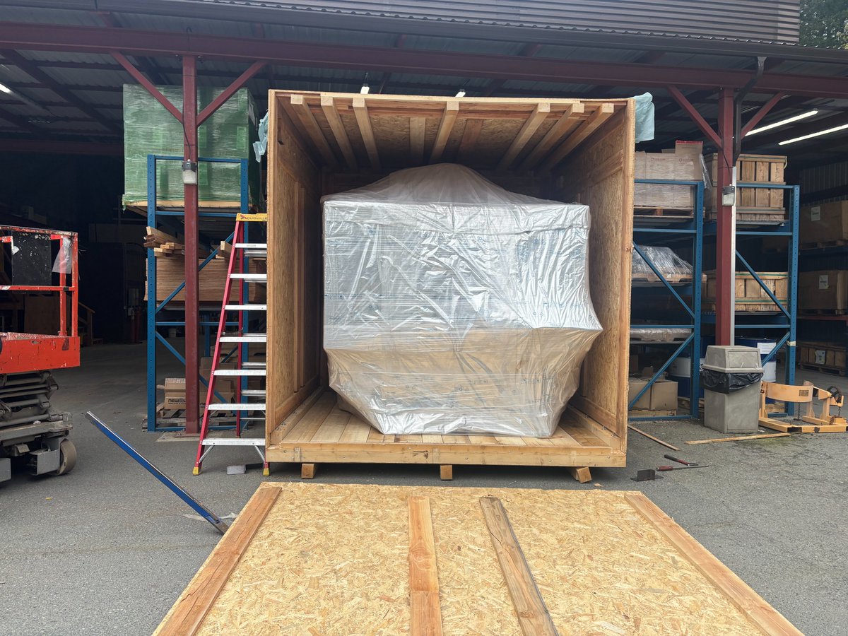 VMACAir's tweet image. 🔧Behind the Scenes at #VMAC...where big things are rolling into our facility… literally. We’ve just taken delivery of a brand new #CNC machine that will help us build more systems while delivering the quality our customers count on. Stay tuned as we get the new #machine set up!