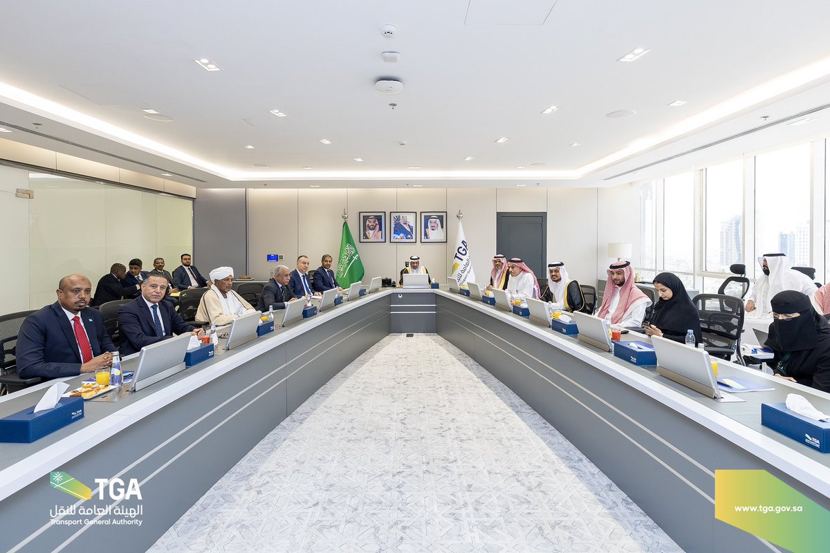 Saudi_TGA's tweet photo. التقى معالي رئيس #الهيئة_العامة_للنقل_TGA م. فواز بن زنعاف ��لسهلي بمقر الهيئة في الرياض بحضور ممثلين من وزارتي الطاقة والخارجية عددًا من أصحاب السعادة سفراء الدول العربية لدى المملكة، وجرى خلال اللقاء بحث أوجه التعاون في المواضيع ذات الاهتمام المشترك في المنظمة البحرية الدولية. https://t.co/wQ1G4thXtl