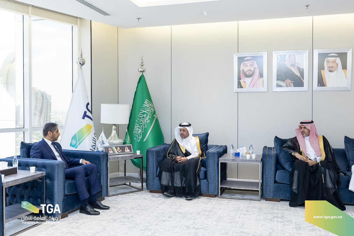 Saudi_TGA's tweet photo. التقى معالي رئيس #الهيئة_العامة_للنقل_TGA م. فواز بن زنعاف ��لسهلي بمقر الهيئة في الرياض بحضور ممثلين من وزارتي الطاقة والخارجية عددًا من أصحاب السعادة سفراء الدول العربية لدى المملكة، وجرى خلال اللقاء بحث أوجه التعاون في المواضيع ذات الاهتمام المشترك في المنظمة البحرية الدولية. https://t.co/wQ1G4thXtl