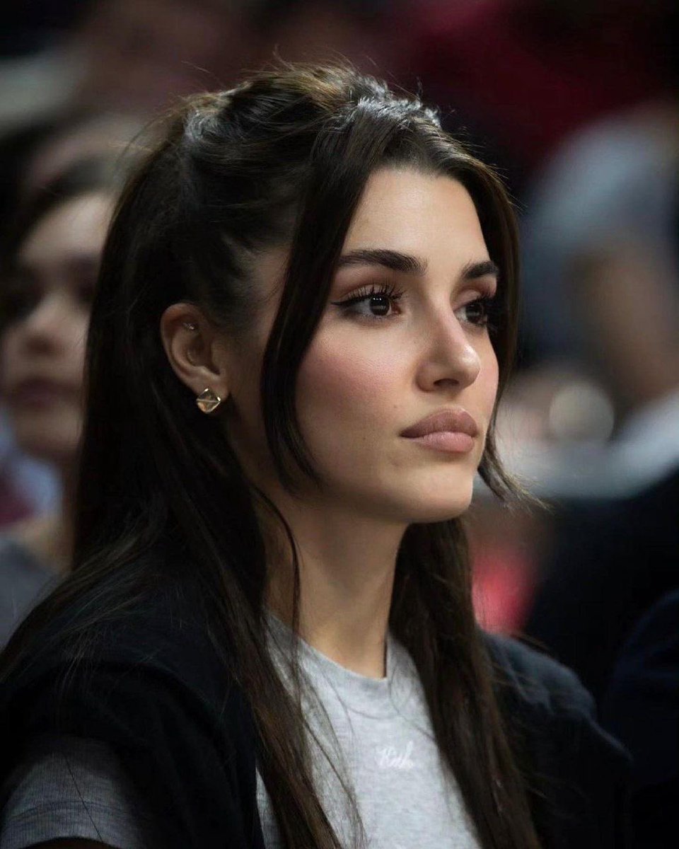 ximena_97_'s tweet image. I vote Hande Erçel #HandeErçel for the Most Beautiful Woman ALIVE 2026 #MBWA2026HandeErçel #NETIZENSCHOICE