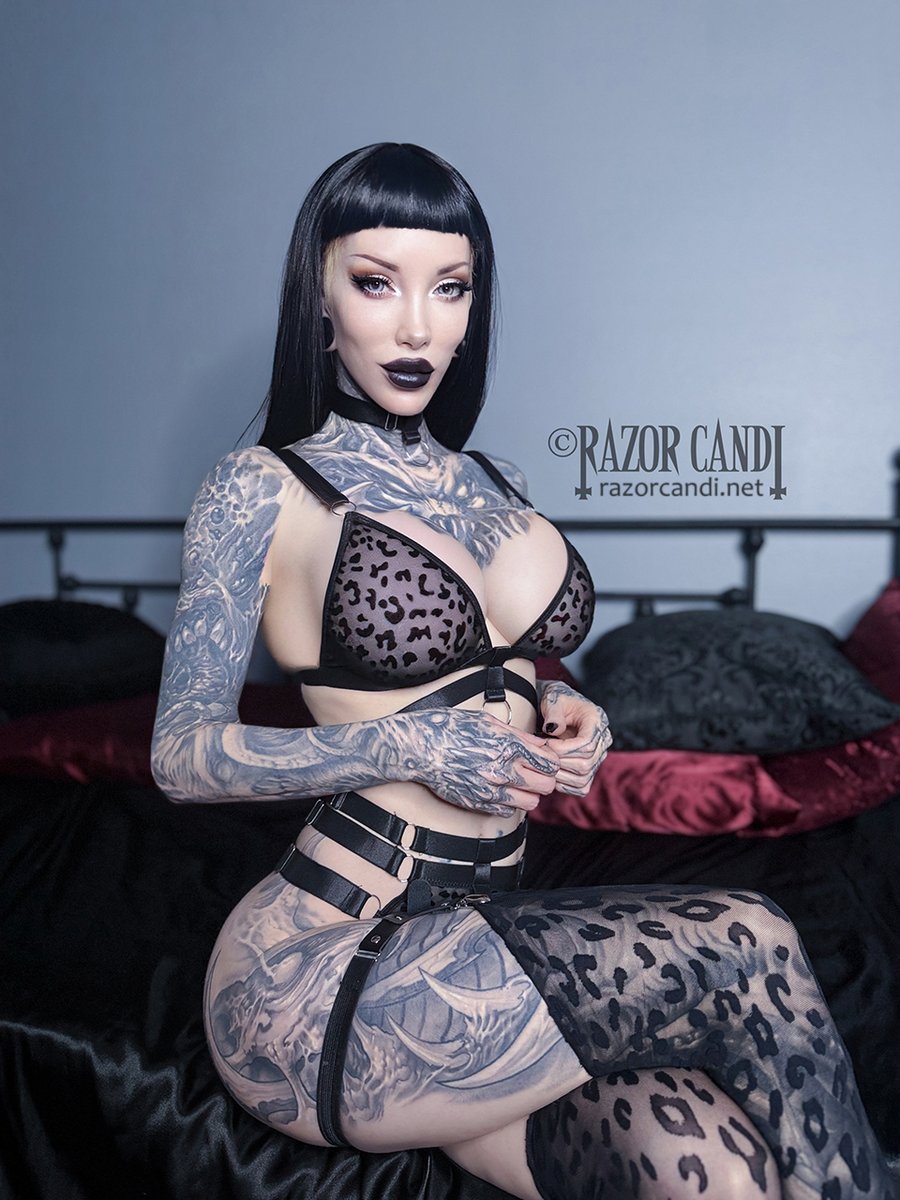 RazorCandi tweet media