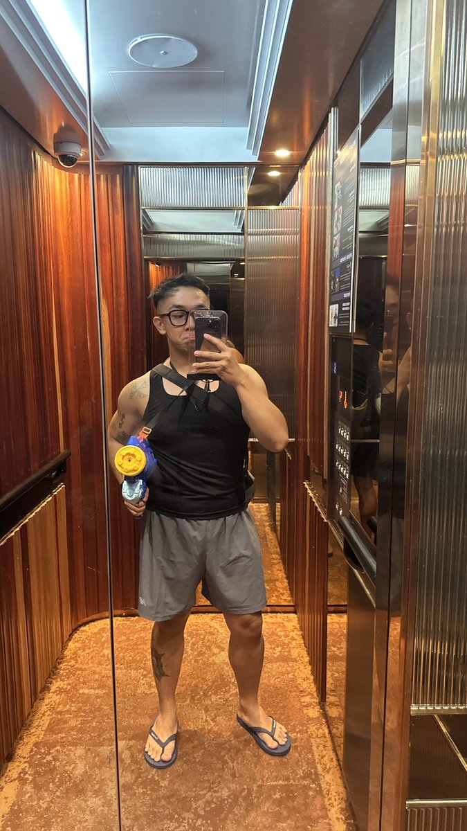 its_leewwoo's tweet photo. Songkran day 1 recap https://t.co/KyNWnFMb15