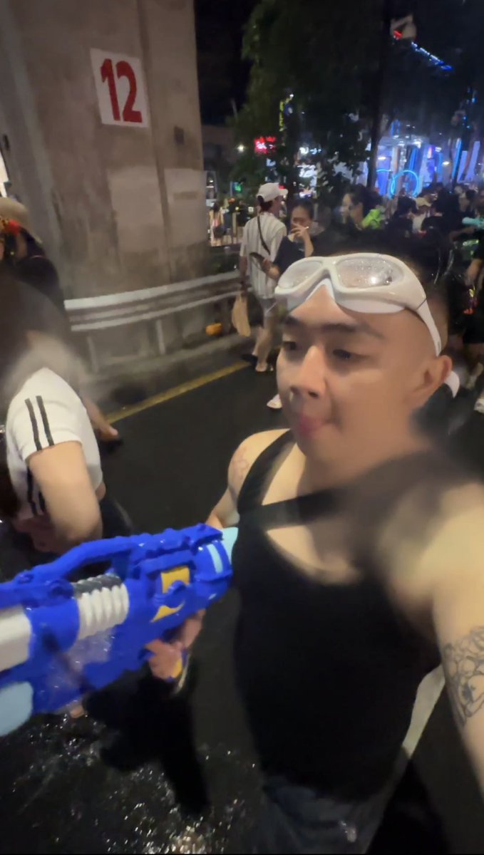 its_leewwoo's tweet photo. Songkran day 1 recap https://t.co/KyNWnFMb15