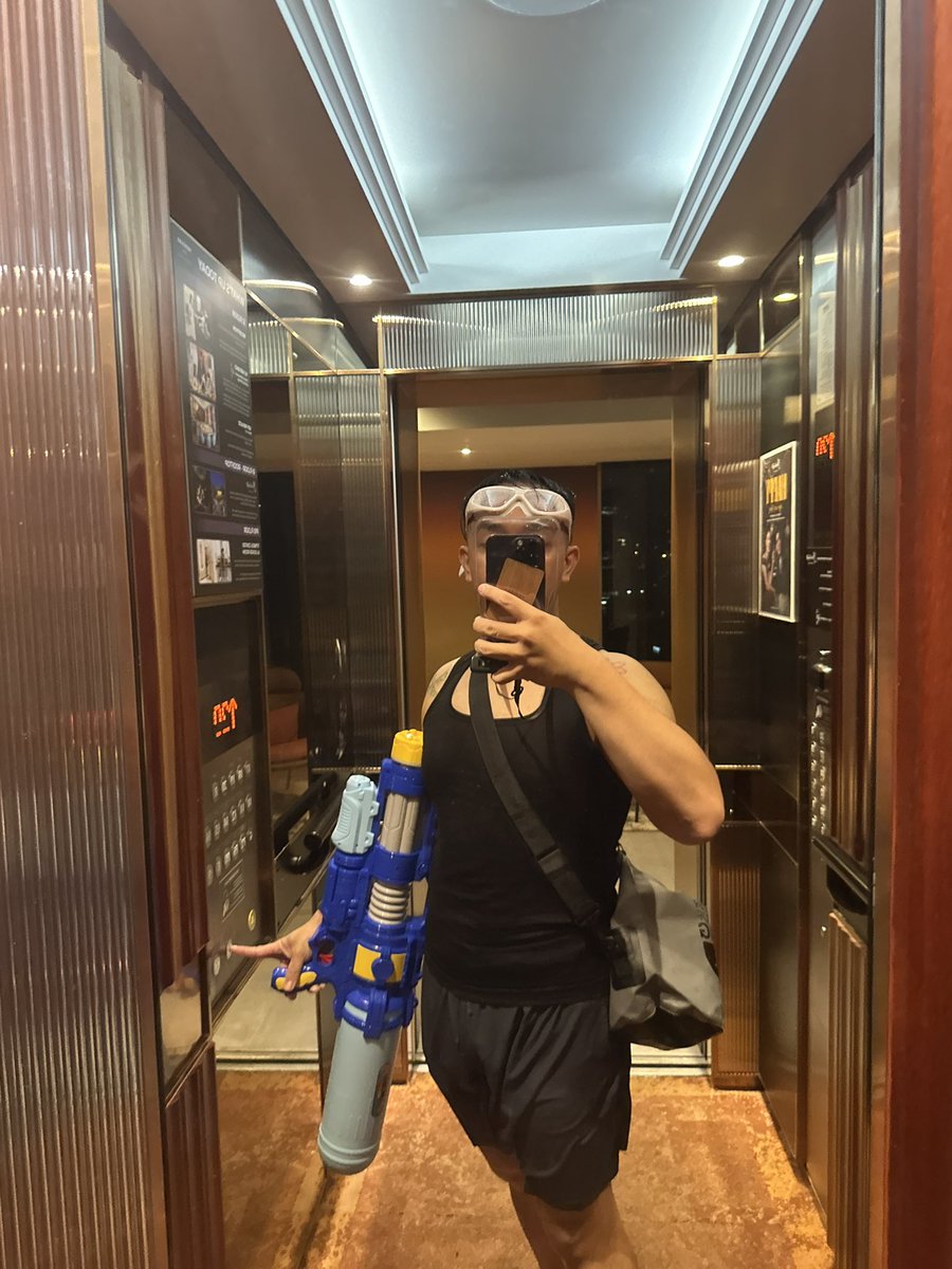 its_leewwoo's tweet photo. Songkran day 1 recap https://t.co/KyNWnFMb15
