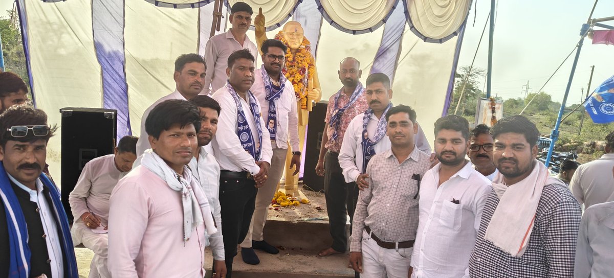 dr_vidrohi's tweet photo. पिछोर शिवपुरी में भारत रत्न बोधिसत्व डॉ. भीम राव अम्बेडकर जी की जयंती समारोह में शामिल होने का अवसर मिला। https://t.co/0r60Vd7IbN