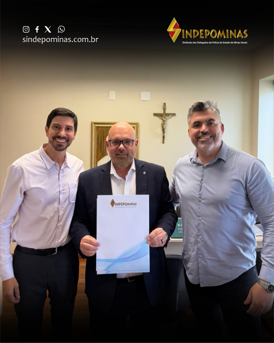 Na terça-feira (14/4), o Sindepominas esteve no gabinete do Dep. Est. Prof. Cleiton, onde foram tratados temas de interesse dos Delegados da PCMG. O parlamentar ouviu com atenção todos pleitos e se comprometeu a ser mais uma voz ativa dentro da ALMG na defesa de nossa carreira.