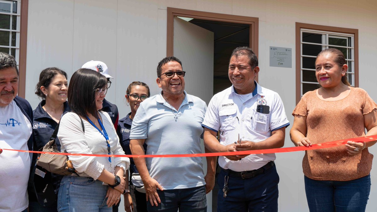 UCEE_CIV's tweet photo. 🏫📚 Más infraestructura para fortalecer la educación técnica.
La UCEE instaló un módulo prefabricado con dos ambientes en el Instituto Técnico Industrial El Asintal, Retalhuleu, beneficiando a 120 estudiantes.
#AlPuebloDignoSeLeResponde #UCEE #CIV https://t.co/DLcwRoawiu