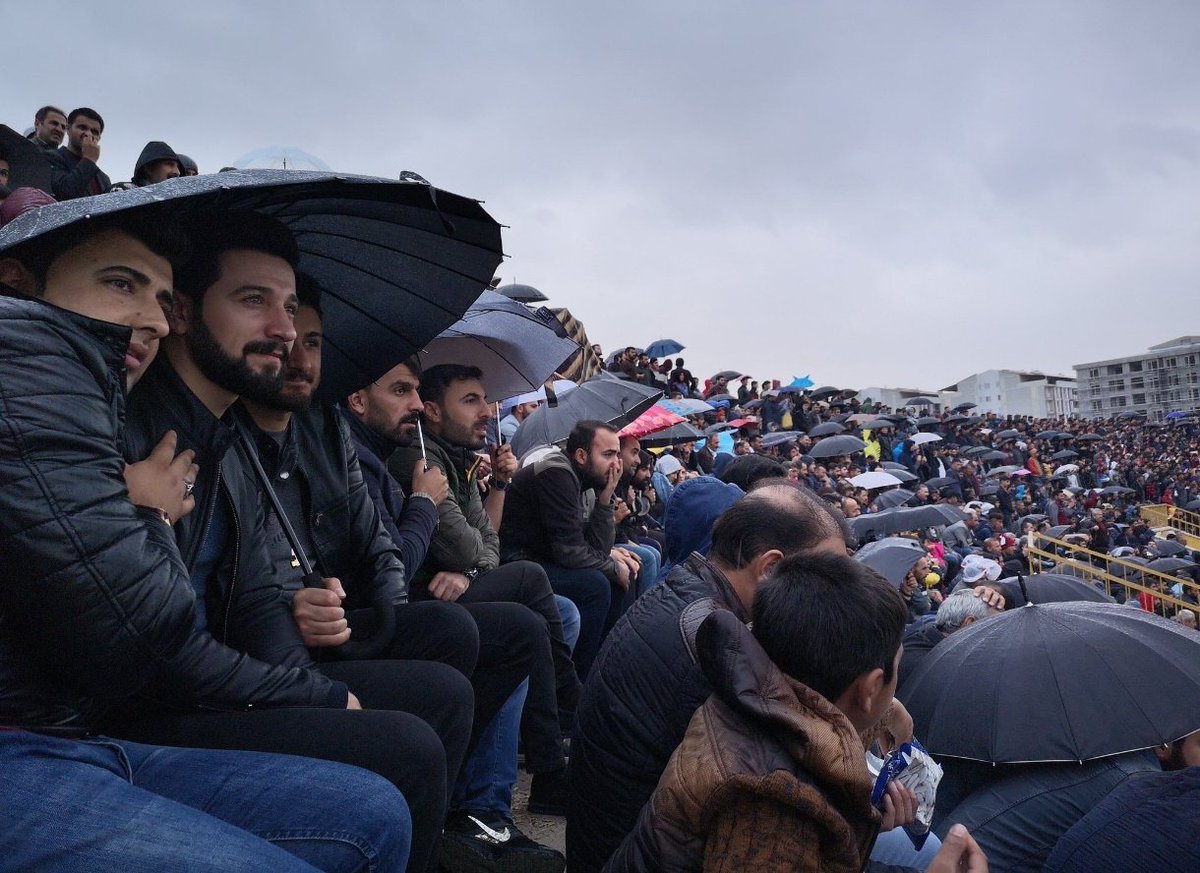 erkankorkc's tweet photo. Seyirciye oynanan seyirciye zevk vermek için oynanan bir oyunda bu şehirde seyirciler hayat mücadelesi içinde şehrini savunmaya çalışıyor !
#VanStadyumİstiyor https://t.co/eu7BmGVqt8
