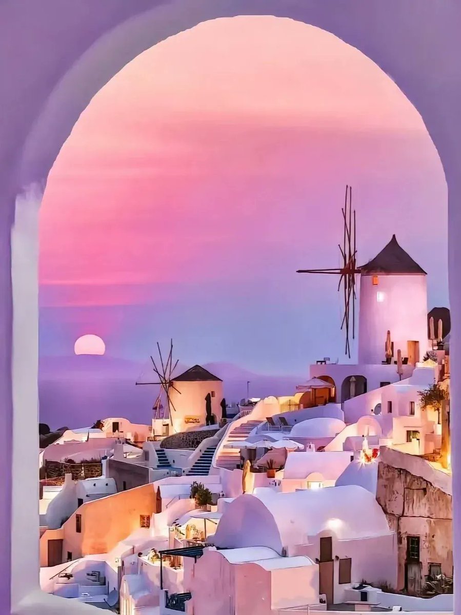 harrymQB's tweet photo. Chasing sunsets on Santorini’s white-washed alleys + sipping local wine with Aegean breeze = the Greek summer magic.  #Wanderlust #SantoriniVibes https://t.co/xTPSAU5ZZ6