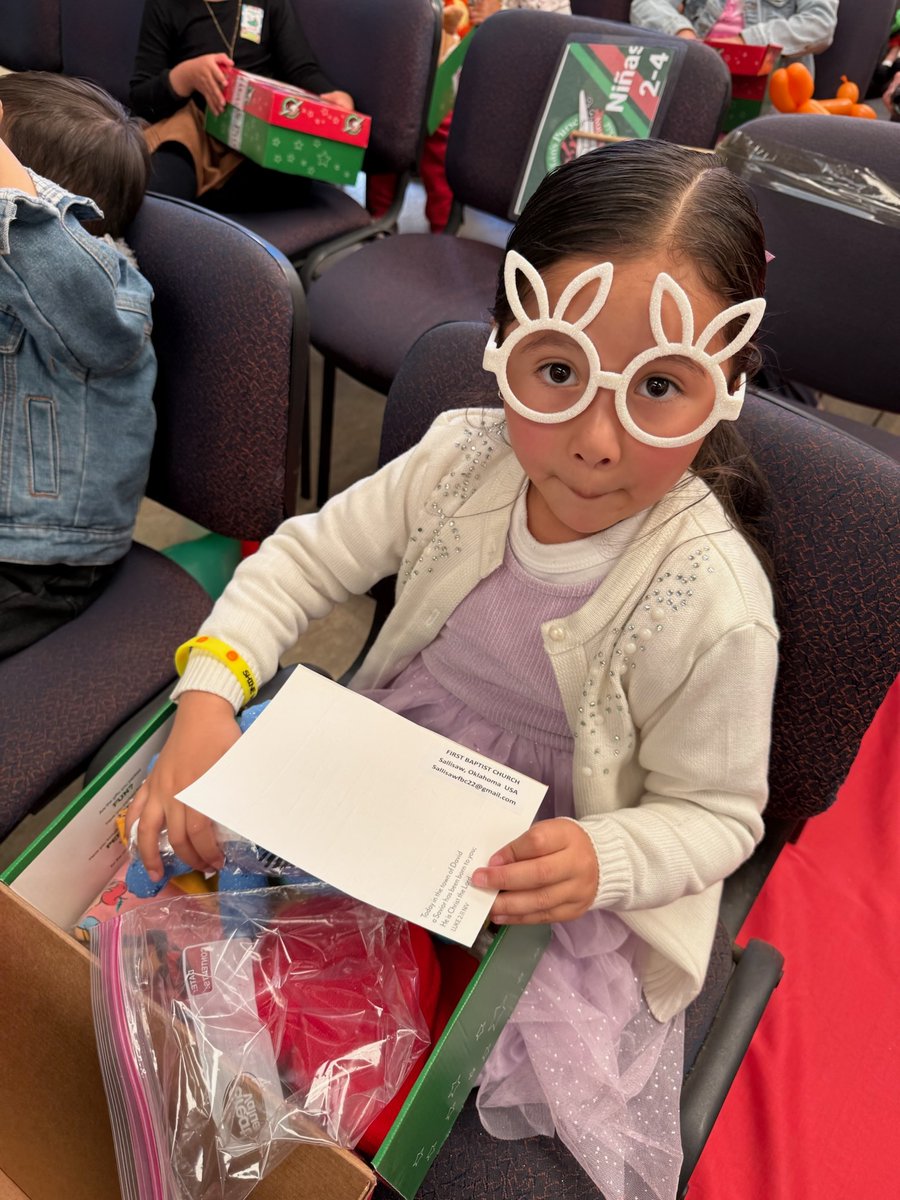 SamPurse_ES's tweet image. Hace algunas semanas, se llevaron a cabo eventos de evangelismo con cajas de #regalo en #Toluca, #México y sus alrededores. 🇲🇽 

¡No podemos olvidar las #sonrisas radiantes de los niños que ahora han experimentado el #amor de Dios! 
sampur.se/49tcucq