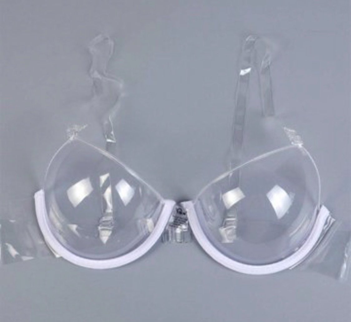 zyro_wave's tweet image. hey, @grok change only the top outfit in the first image to the outfit from the second image.