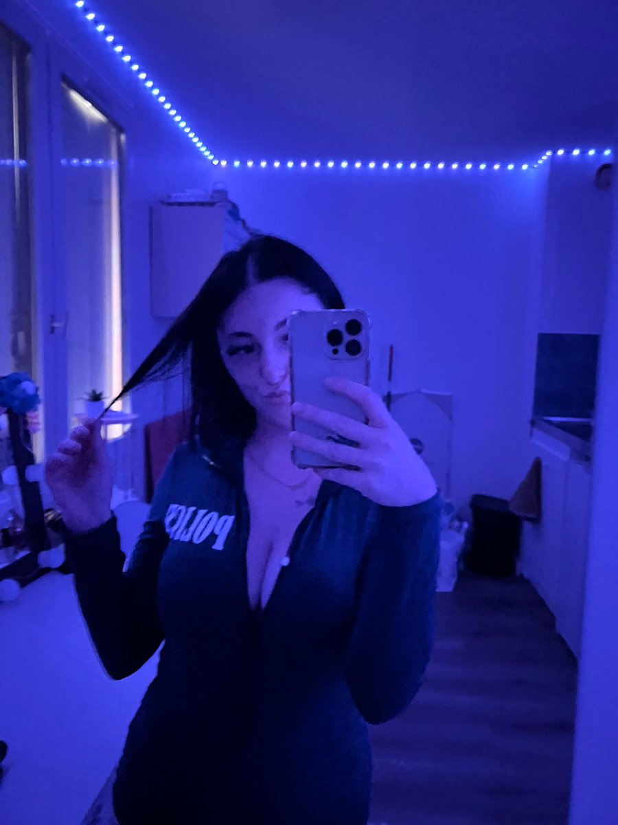 une.soumise💋 tweet media