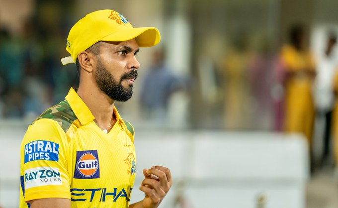 Bow down to Captain Ruturaj man. 🙇

This some Terrific exhibition of Captaincy. 👏

Too good man. The comeback Ruturaj the Superstar Batter is not looking too far. 💛