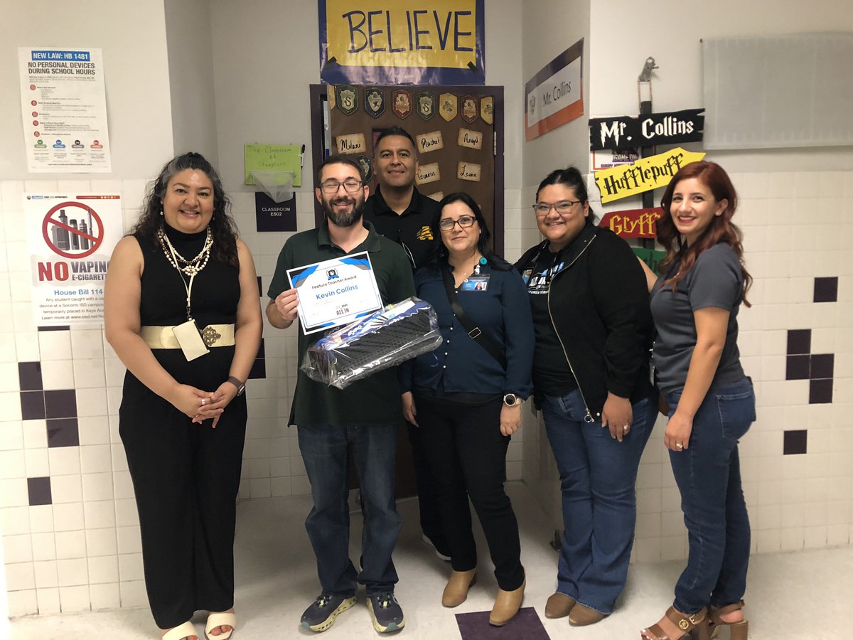 Ituarte_ES's tweet image. Proud of Mr. Collins for being selected as a #TeamSISD Feature Teacher! His passion for science and commitment to collaboration make a lasting impact on our Knights. @JEksaengsri_CI #EveryKnightLevelsUp #GameOn