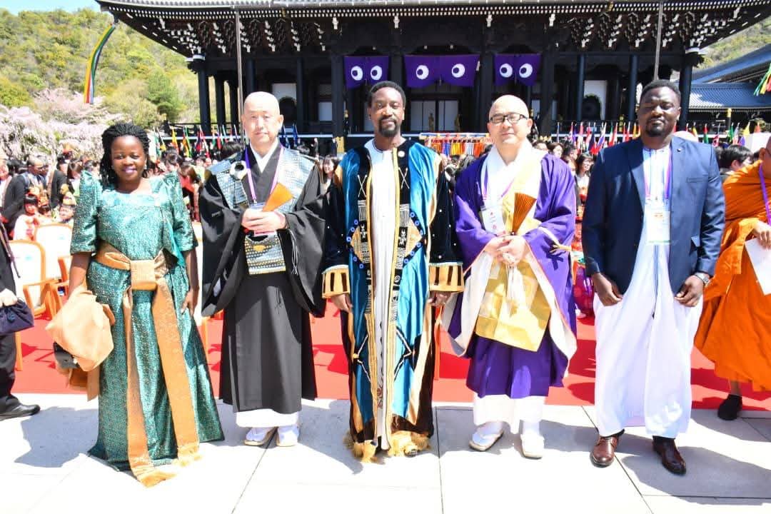 RockstarJay94's tweet image. ☸️ 🇺🇬 You're witnessing the modern day Transmission of Buddhism through royal support in Africa!

With the recent conclusion of the 9th World Buddhist Supreme Conference in Japan, by far one of the more successful world Buddhist conference led by Japan. 

Kyabazinga of Busoga His