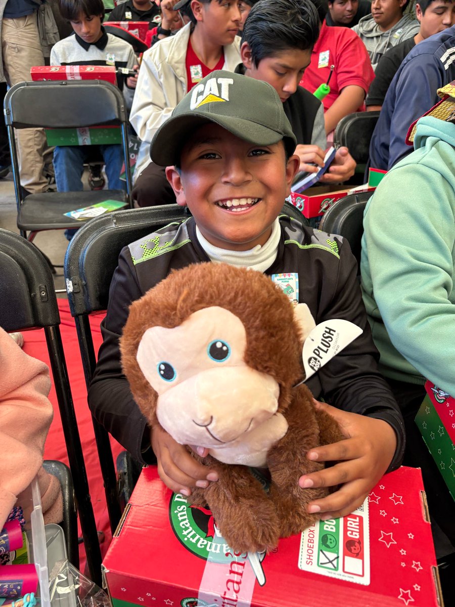 SamPurse_ES's tweet image. Hace algunas semanas, se llevaron a cabo eventos de evangelismo con cajas de #regalo en #Toluca, #México y sus alrededores. 🇲🇽 

¡No podemos olvidar las #sonrisas radiantes de los niños que ahora han experimentado el #amor de Dios! 
sampur.se/49tcucq