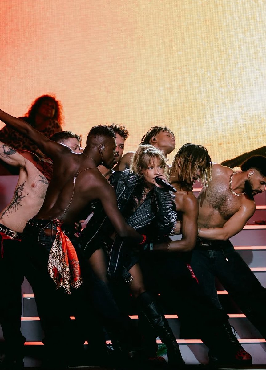 INTERNACIONAL! Luísa Sonza revelou que pretende levar a Brutal Paraíso Tour para diversos países, fazendo shows por toda a Europa.